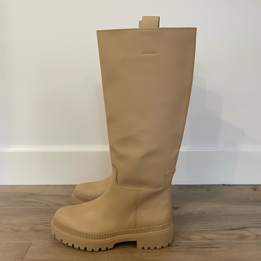 Knee high leather boots original from H&M! Brand new, size 10